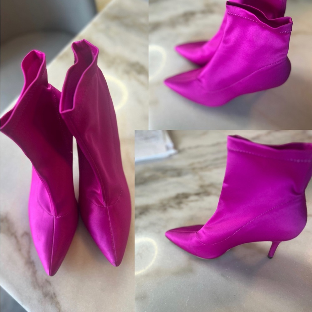Cute fuchsia pink booties, used size 10 but in good condition.